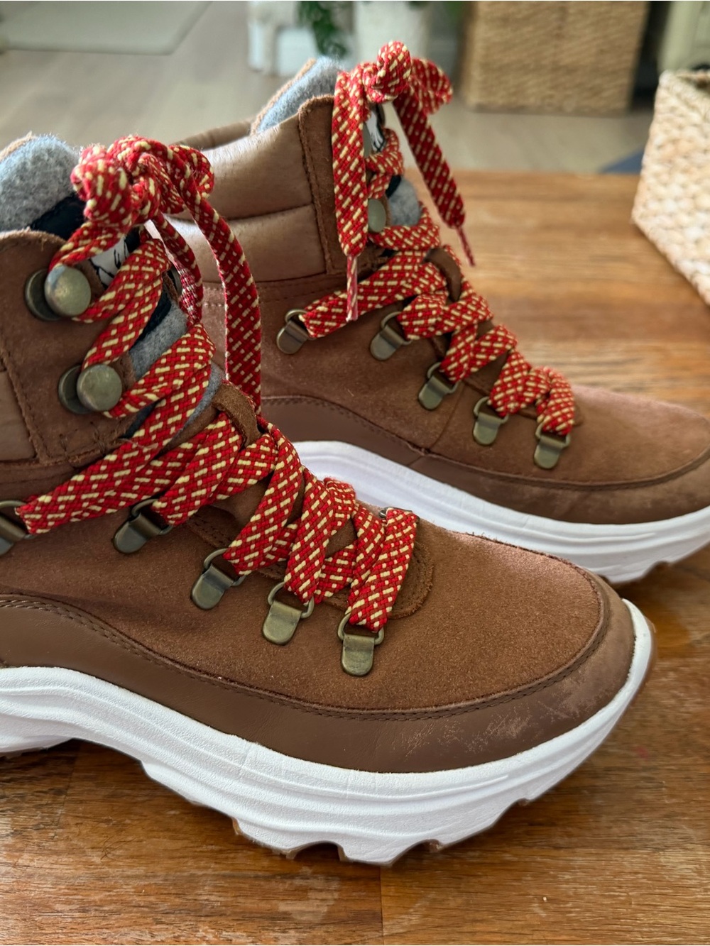 Sorel Kinetic Conquest Boots size 7